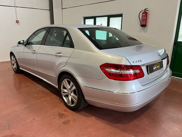 MERCEDES E 220 CDI