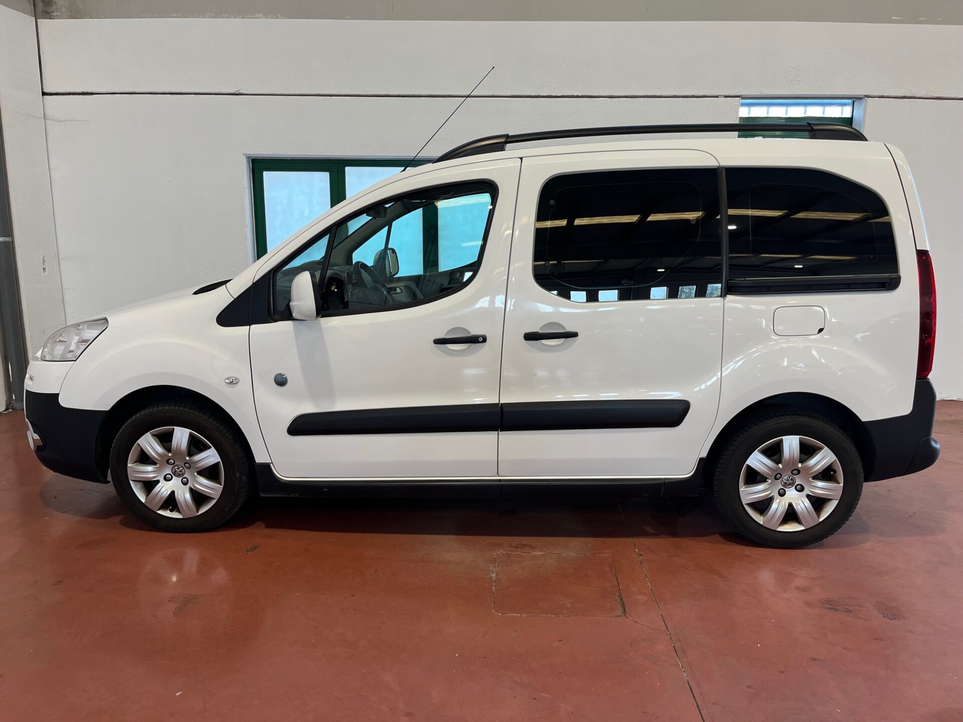 PEUGEOT PARTNER 1.6 e-HDI Tepee Outdoor