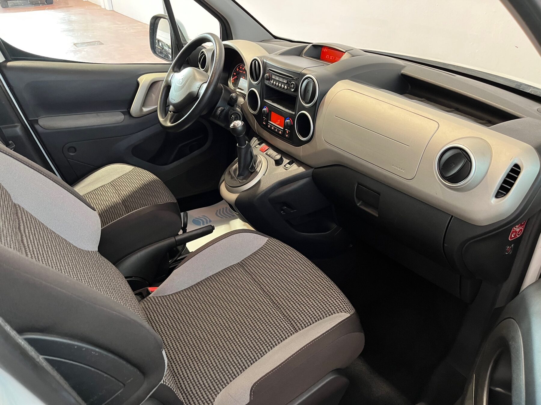 PEUGEOT PARTNER 1.6 e-HDI Tepee Outdoor