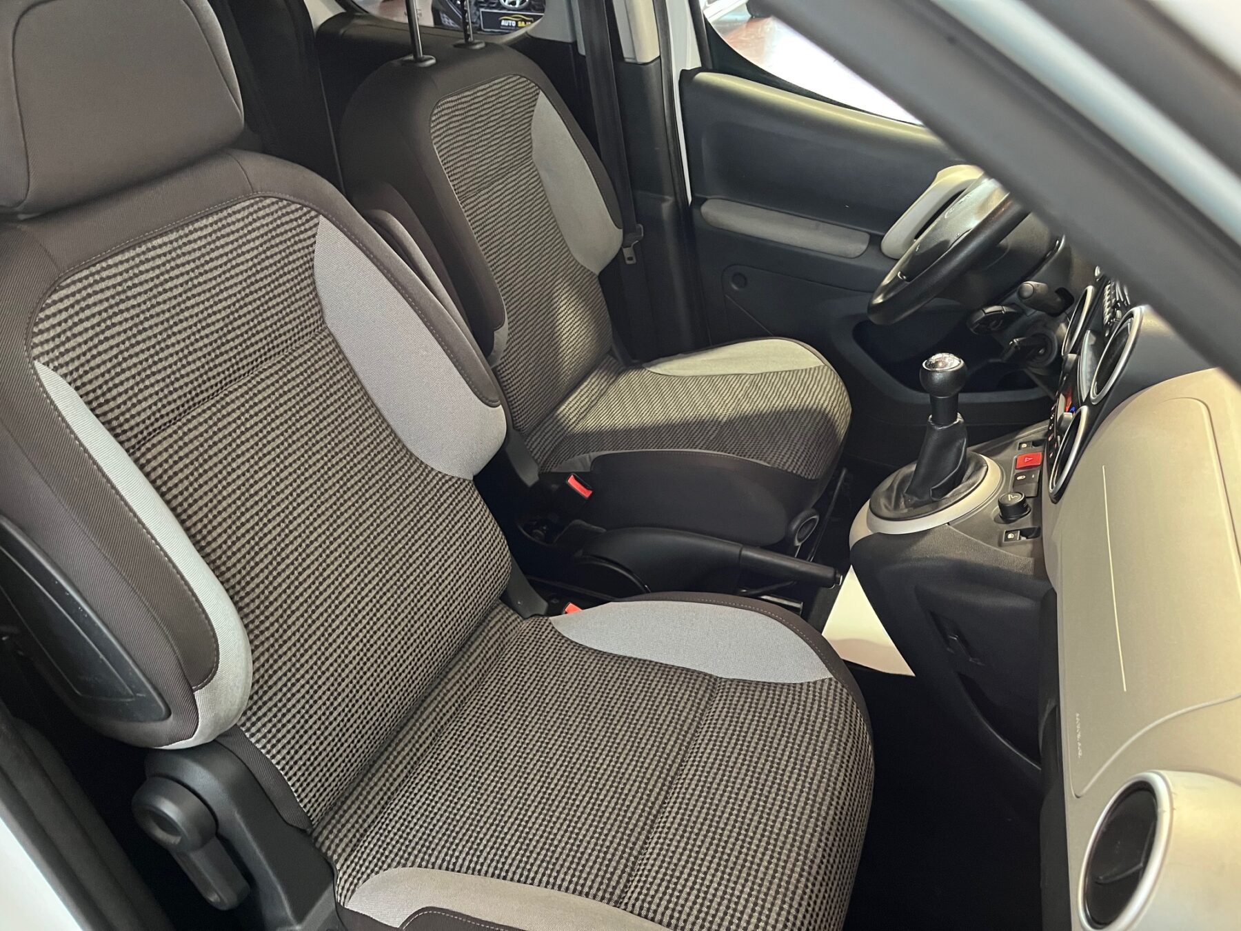 PEUGEOT PARTNER 1.6 e-HDI Tepee Outdoor