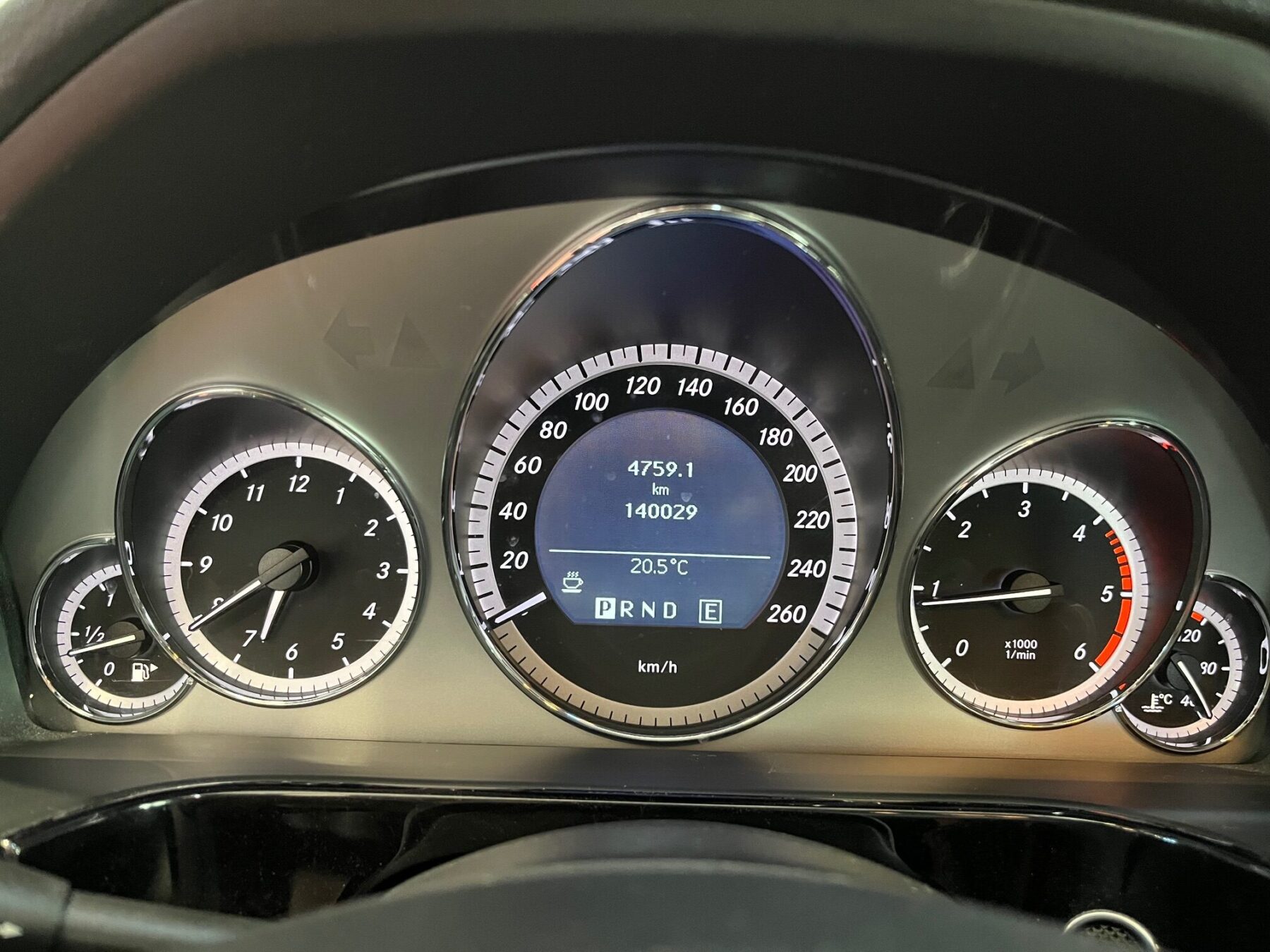 MERCEDES-BENZ E-class E220 CDI ADVANGARDE