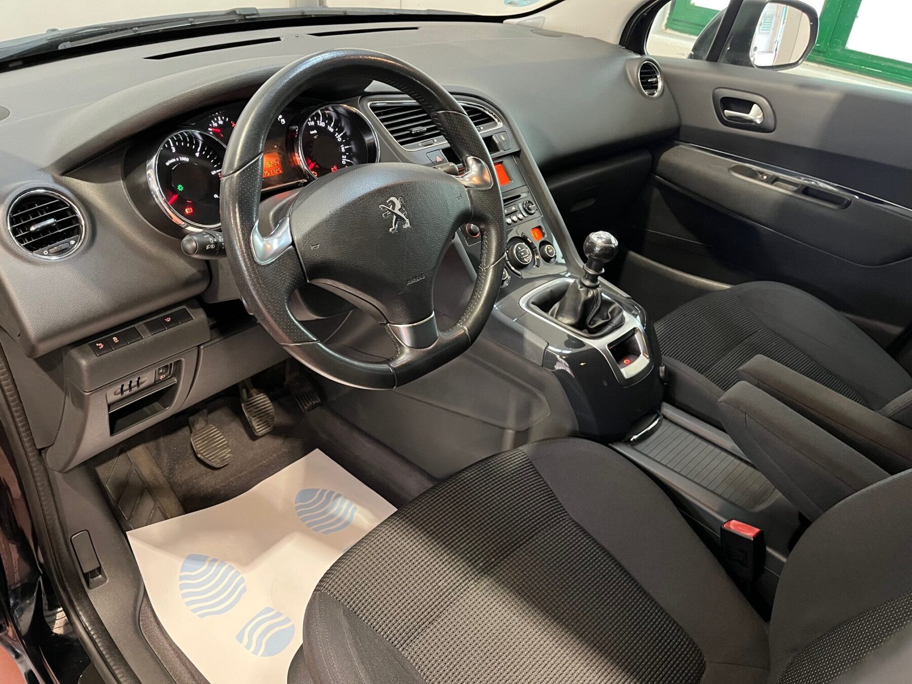 PEUGEOT 5008 1.6 HDI STYLE