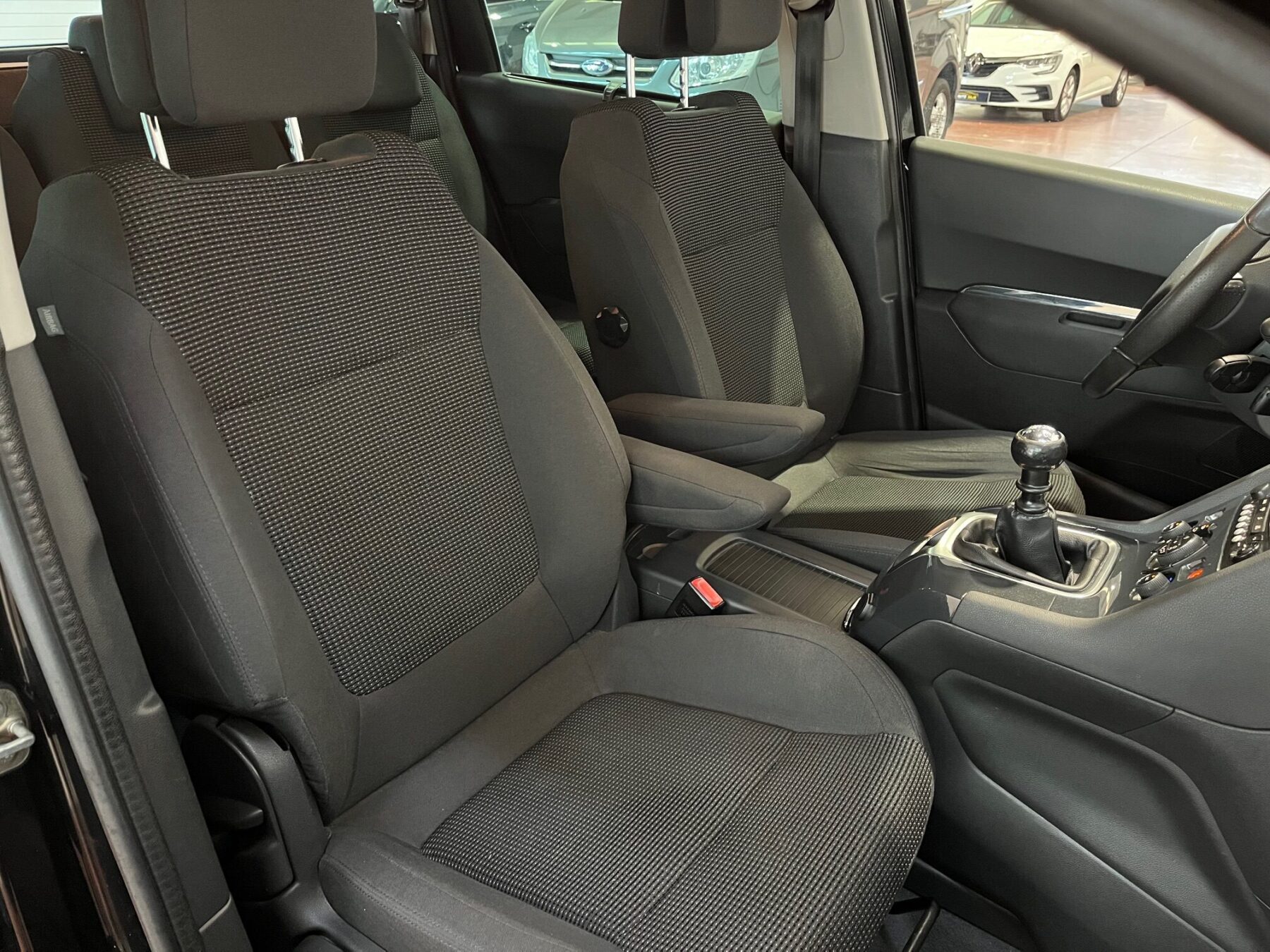 PEUGEOT 5008 1.6 HDI STYLE