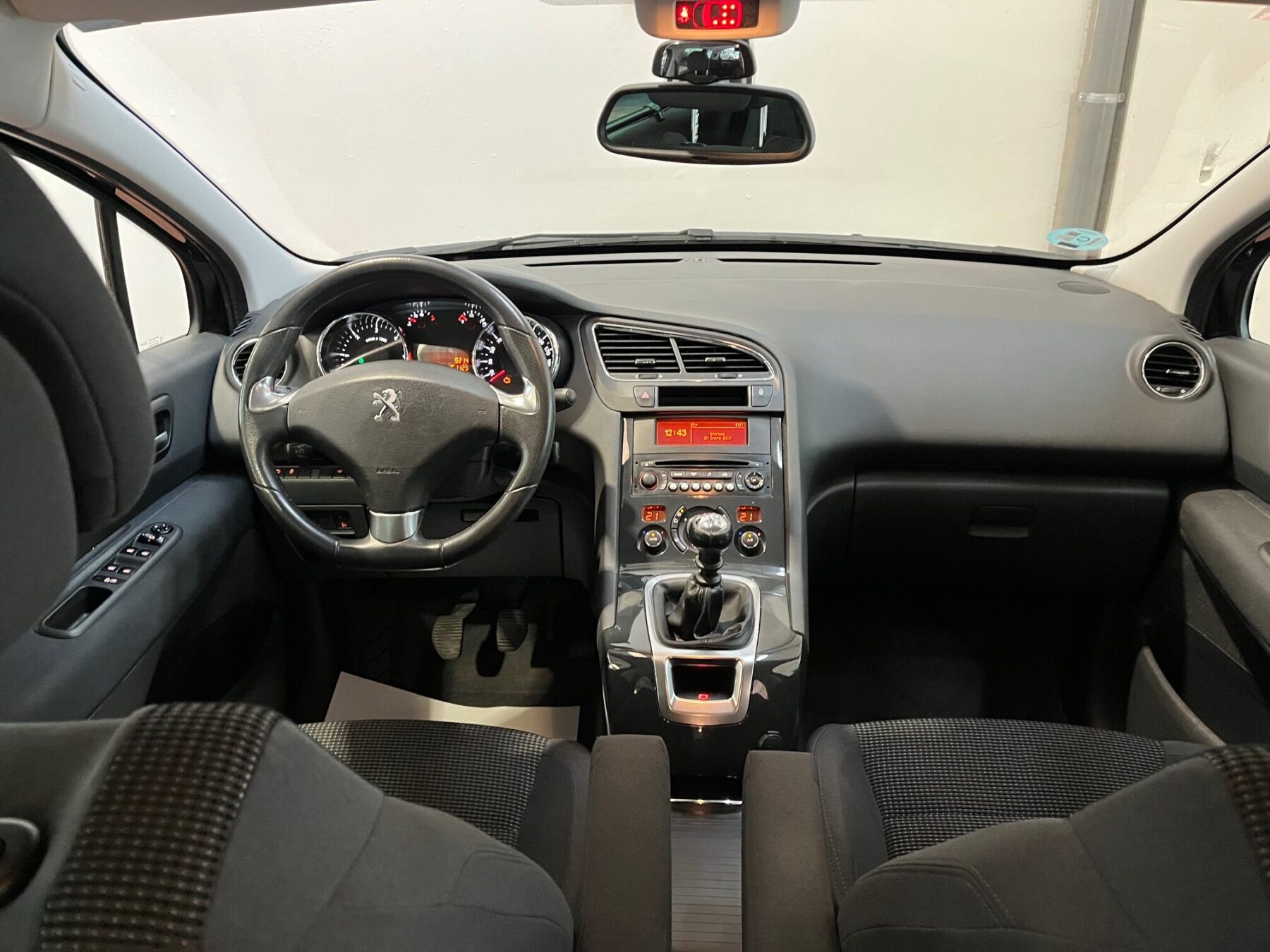 PEUGEOT 5008 1.6 HDI STYLE