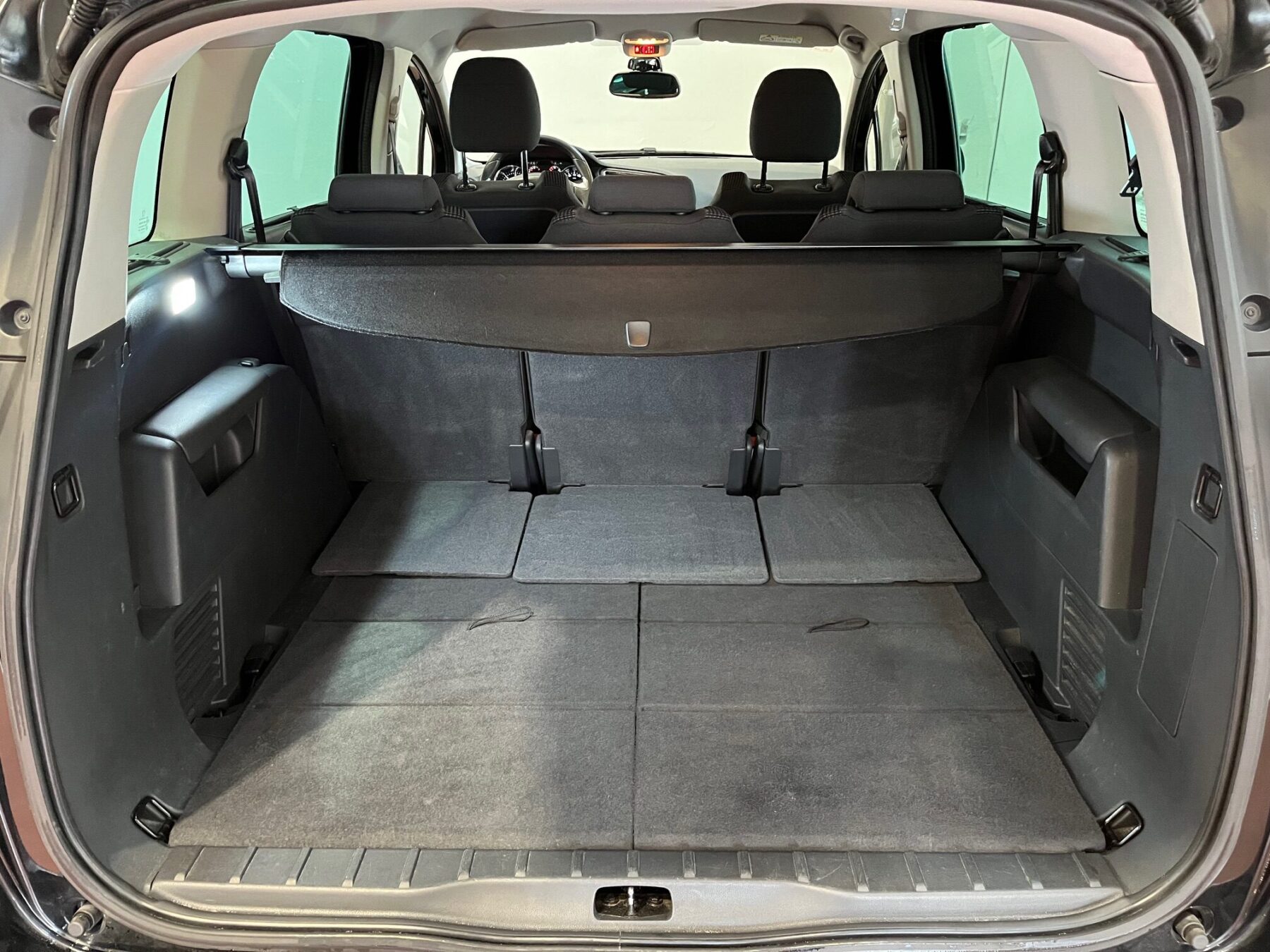 PEUGEOT 5008 1.6 HDI STYLE